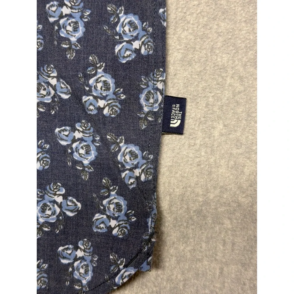 The North Face Mens Small Blue Floral Rose Short Sleeve Button Down‎ Shirt S/P